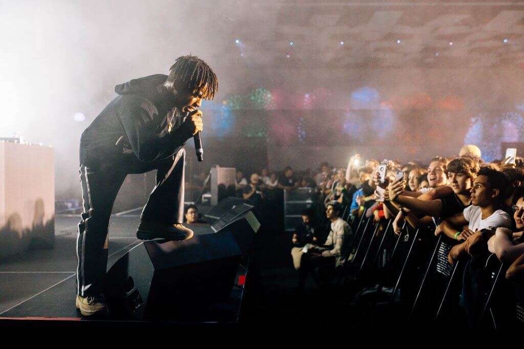 Smokepurpp leans over crowd at Frosh