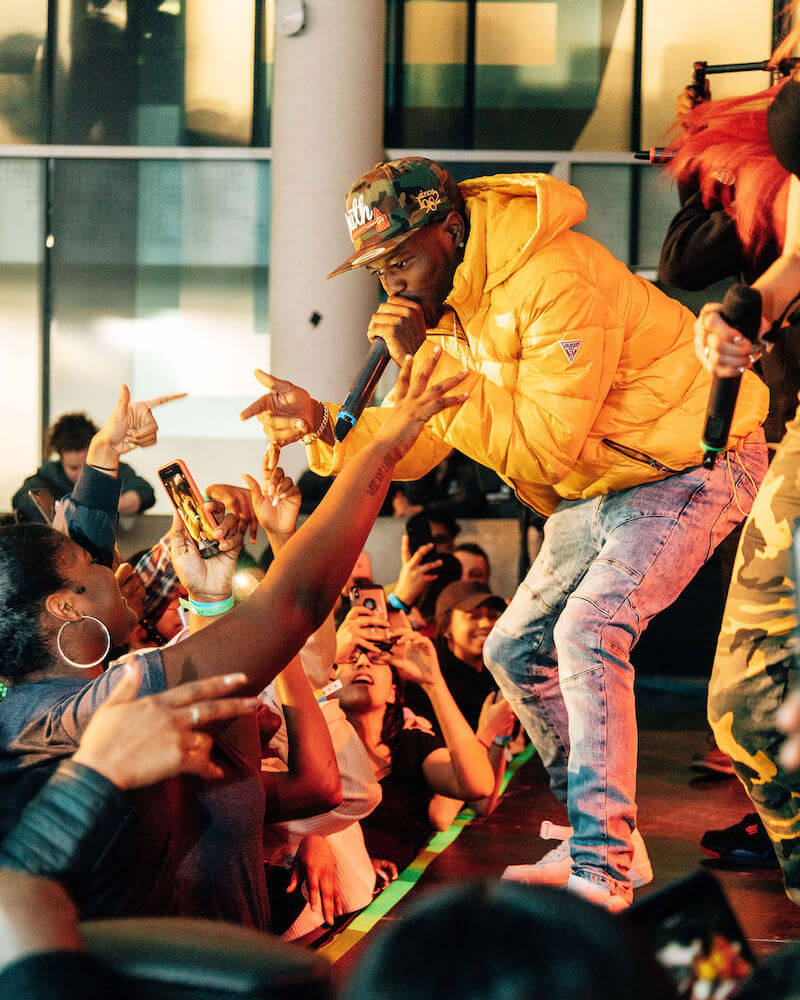 DC Young Fly Rapping to fans