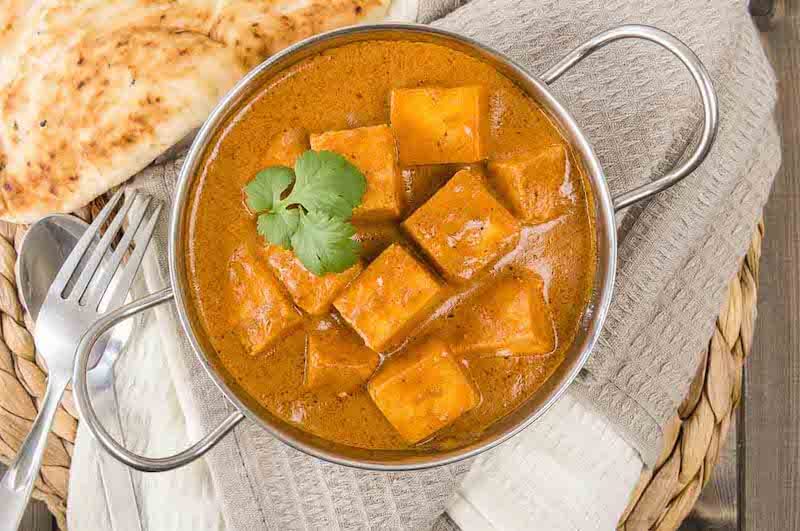 Shahi Paneer with naan on side